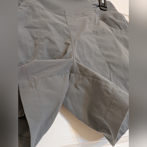 Mountain Hardwear Dynama 4in Short in Light Storm - Medium - Picture 5 of 10